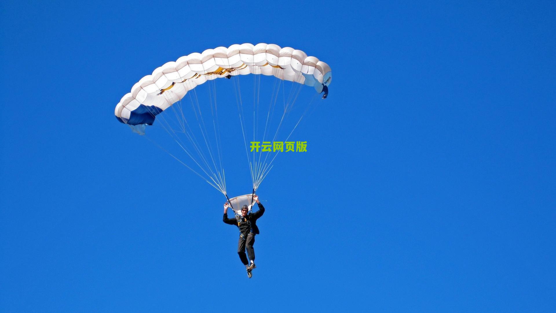 归化球员战略现分野，国足防线基石稳固 中场核心认同成疑