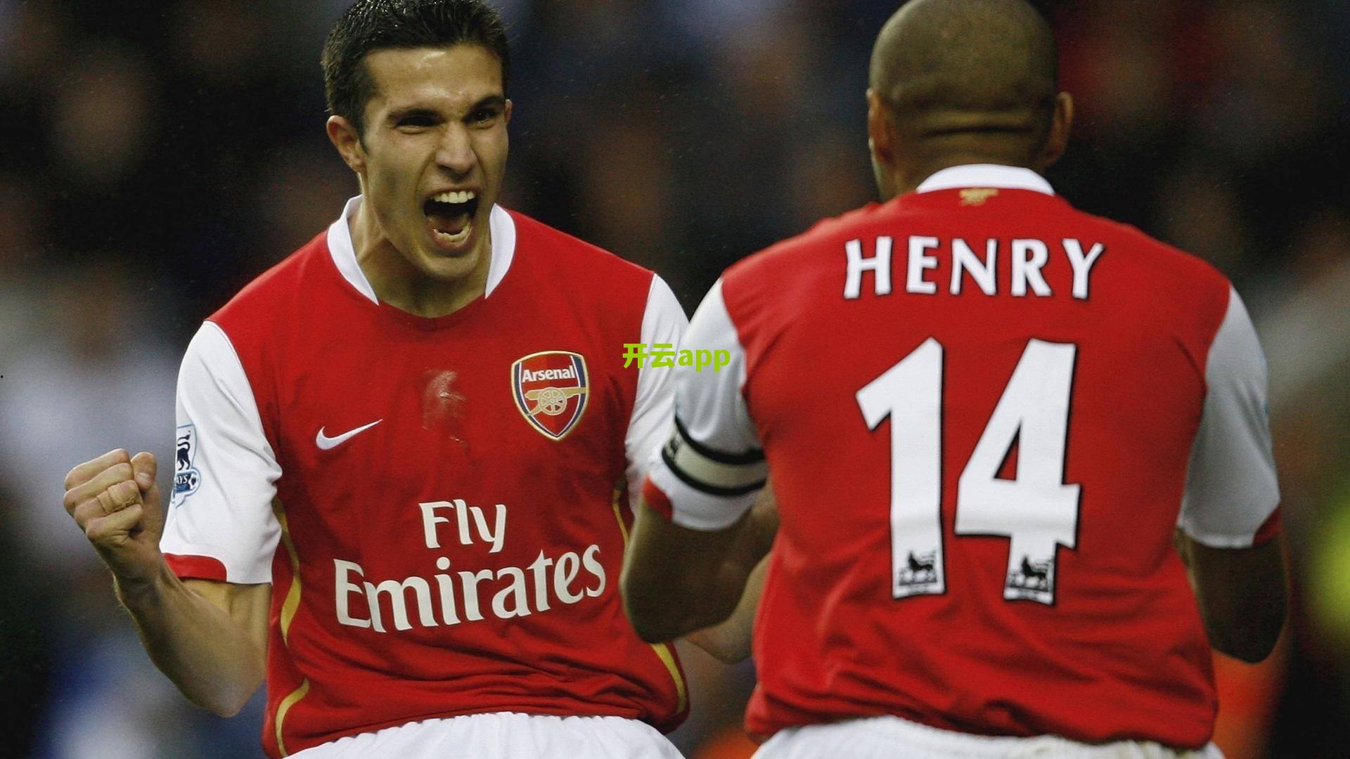 风雨无阻！全队冒雨冲刺欧冠最后一练，决战前夜展现铁血斗志