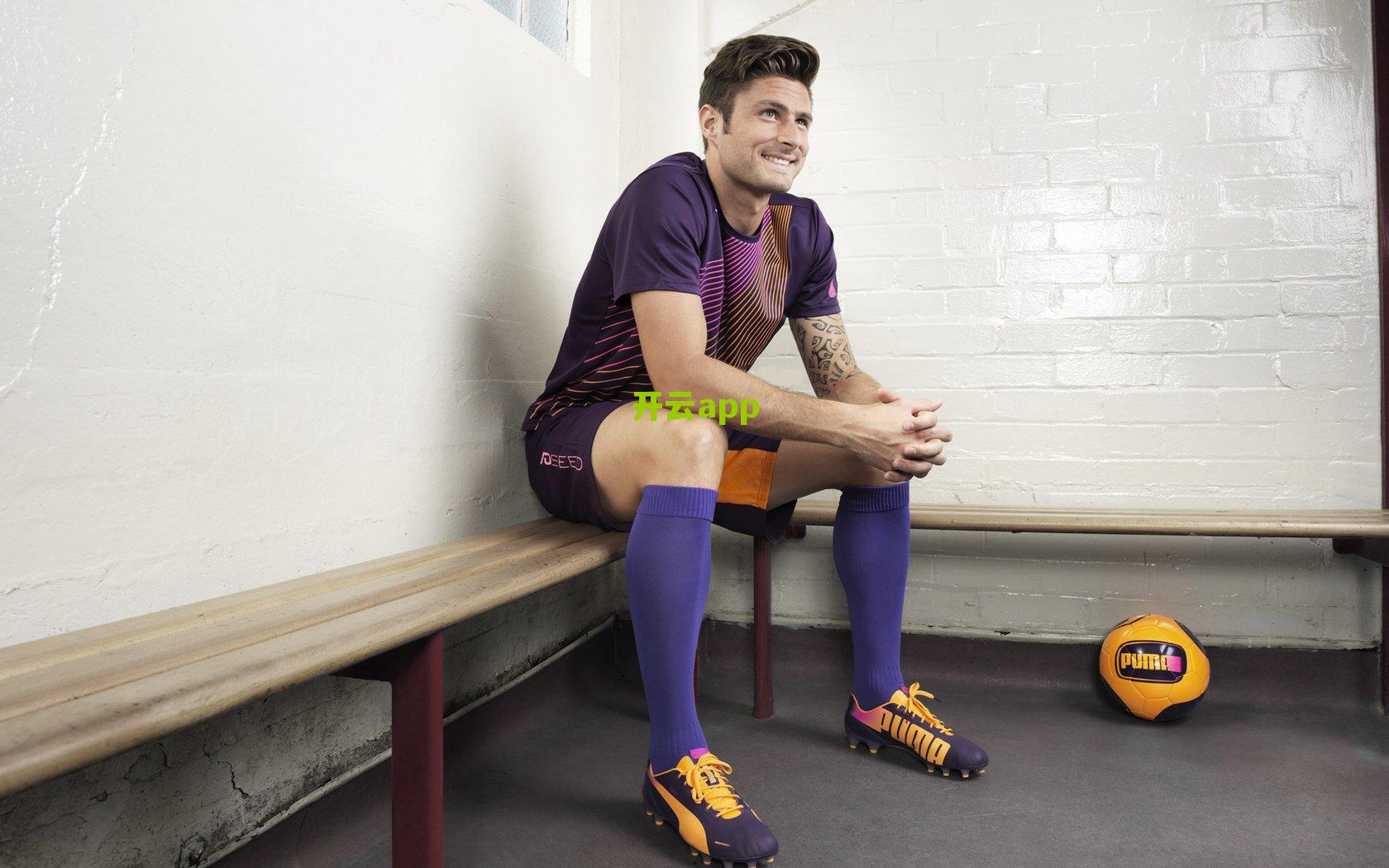 湖人内部暗流涌动，ESPN曝巴斯对詹姆斯领导风格产生疑虑，球队未来方向再引关注