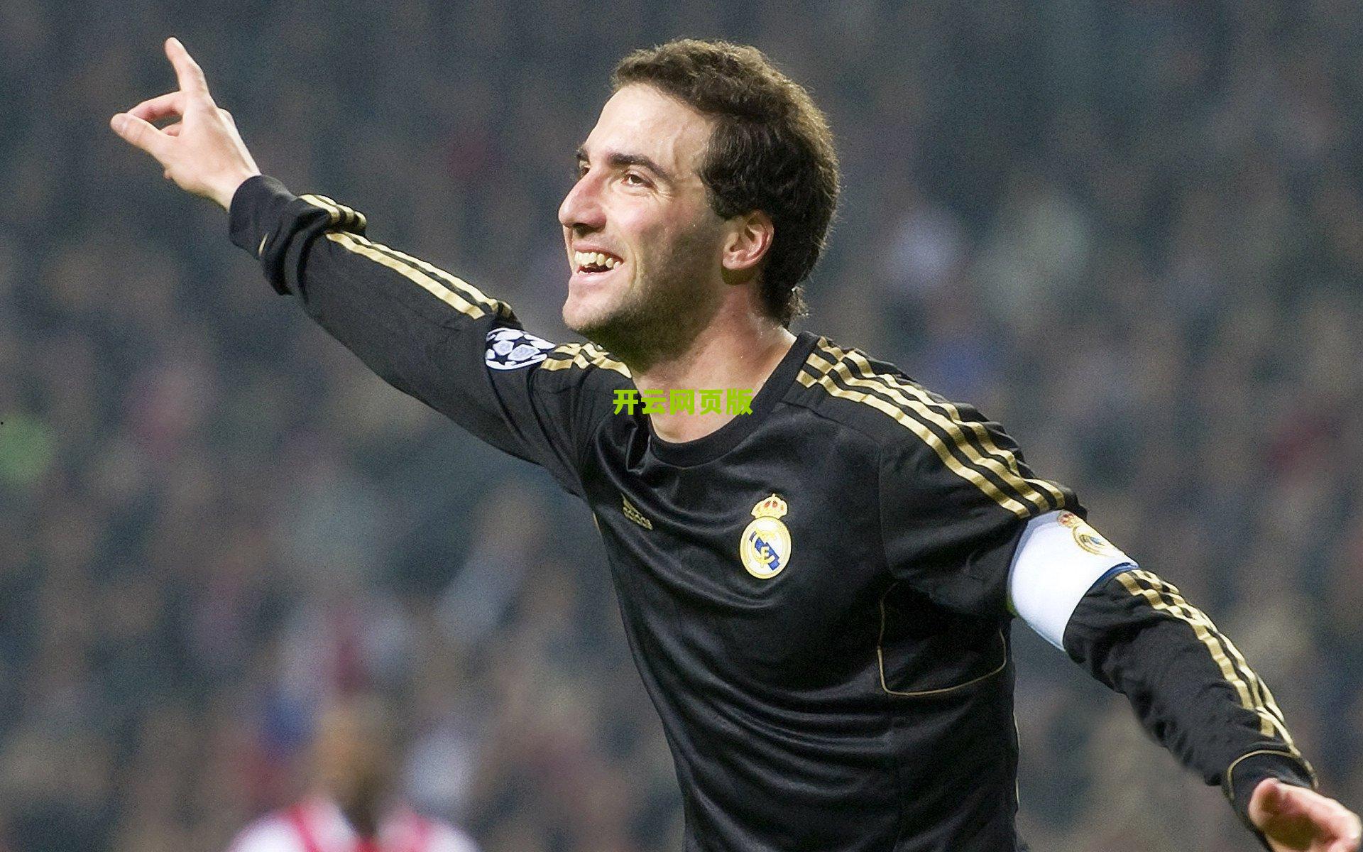 纽卡斯尔主场激战切尔西，边路对决成胜负关键